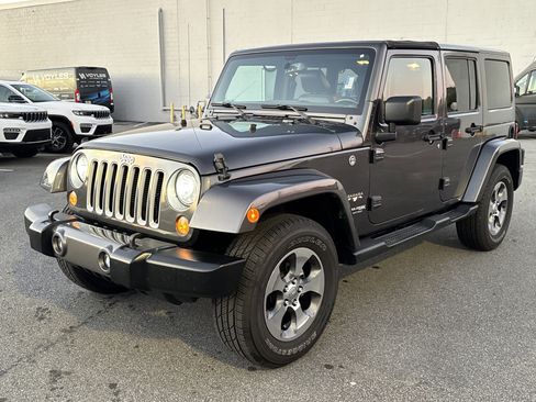 Used 2018 Jeep Wrangler Unlimited Sahara w/ Connectivity Group image 8