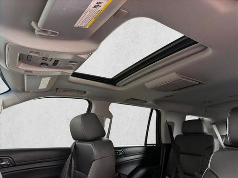 Used 2018 Chevrolet Tahoe Premier RWD image 2