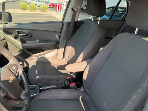 Used 2019 Chevrolet Trax LS w/ Tint and Cruise Package FWD image 9