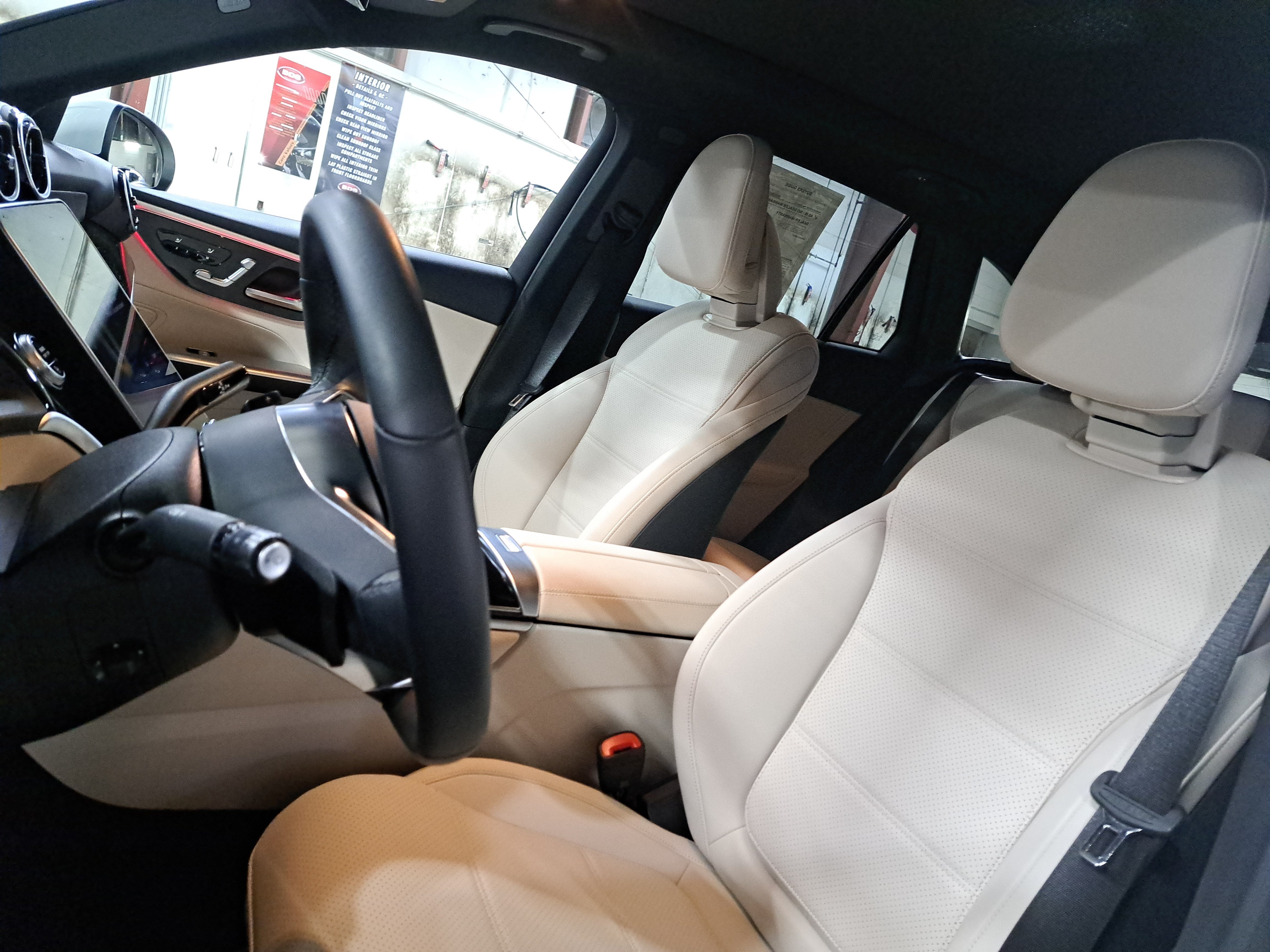 Used 2026 Mercedes-Benz GLC 300 4MATIC image 17