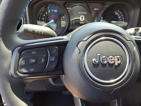 Used 2025 Jeep Wrangler Unlimited Rubicon 4xe w/ Safety Group AWD/4WD image 17
