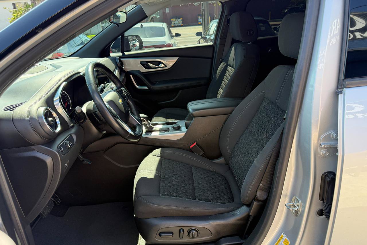 Used 2020 Chevrolet Blazer LT w/ Midnight/Sport Edition FWD image 15