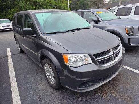 Used 2018 Dodge Grand Caravan SE w/ UConnect Hands-Free Group FWD image 3