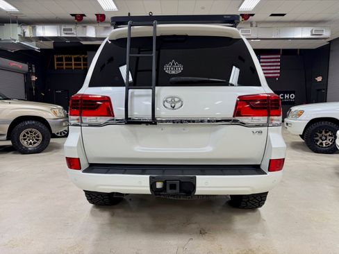 Used 2017 Toyota Land Cruiser image 14
