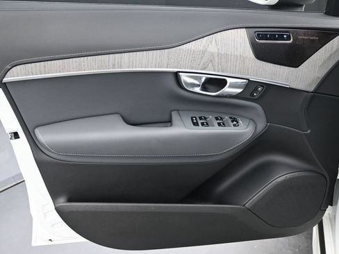 Certified 2025 Volvo XC90 T8 Ultra w/ Protection Package Premier AWD/4WD image 11