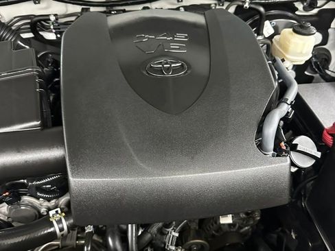 Used 2018 Toyota Tacoma SR w/ SR Convenience Package image 7