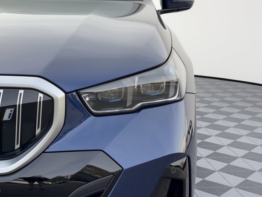 Certified 2026 BMW i5 eDrive40 RWD image 12