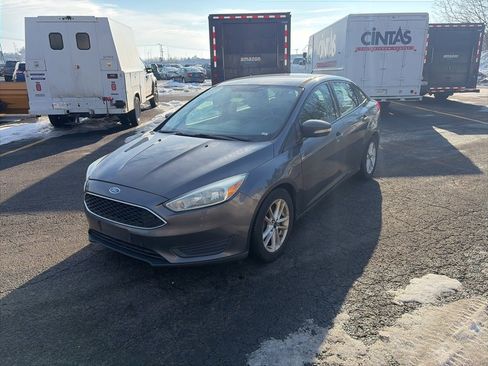 Used 2015 Ford Focus SE image 1