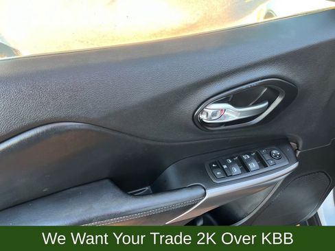 Used 2022 Jeep Cherokee Latitude Lux image 11