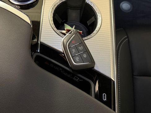 Used 2024 Cadillac Lyriq Tech RWD image 38