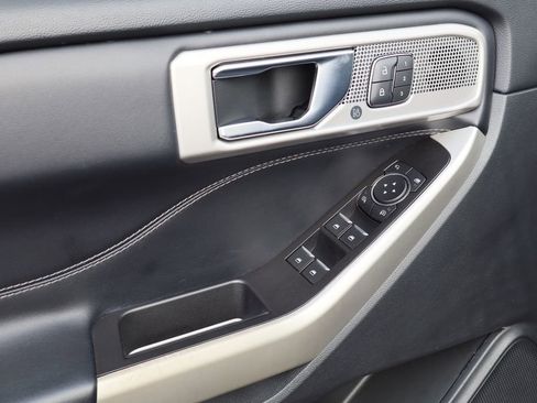 Used 2021 Ford Explorer Limited w/ Equipment Group 301A image 18