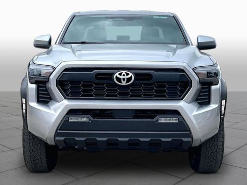 Used 2025 Toyota Tacoma TRD Off-Road AWD/4WD image 4