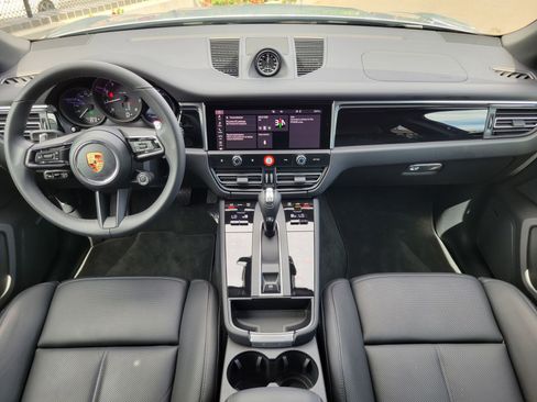 Used 2026 Porsche Macan image 12