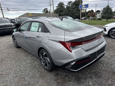 Used 2025 Hyundai Elantra Limited image 4
