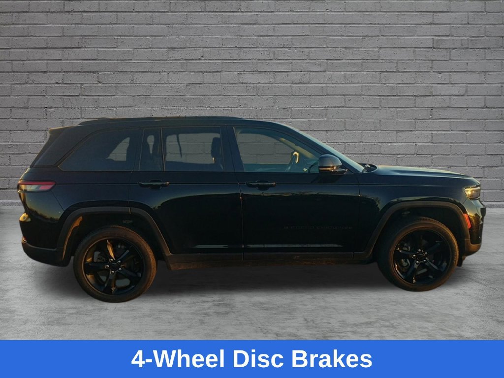 Used 2023 Jeep Grand Cherokee Altitude AWD/4WD image 10