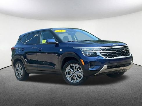 Used 2026 Kia Seltos LX AWD/4WD image 2