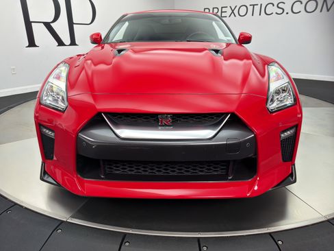 Used 2018 Nissan GT-R Premium AWD/4WD image 12