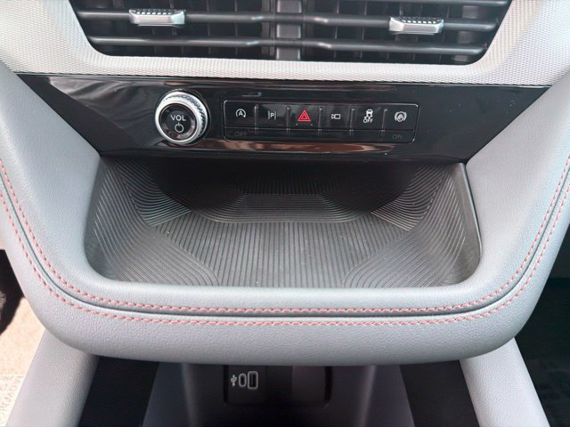 Used 2027 Ford Explorer Active AWD/4WD image 22