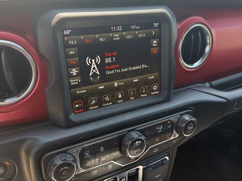 Used 2023 Jeep Gladiator Rubicon w/ LED Lighting Group AWD/4WD image 13