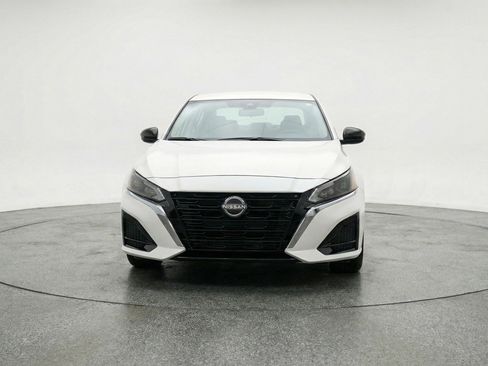 Used 2025 Nissan Altima 2.5 SV FWD image 2