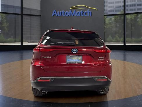 Used 2022 Toyota Venza Limited image 9