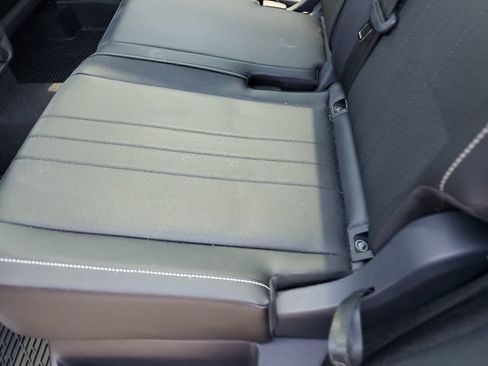 Certified 2024 Volkswagen Tiguan SE w/ Panoramic Sunroof Package AWD/4WD image 15