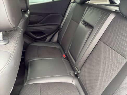 Used 2022 Buick Encore Preferred w/ Safety Package image 21