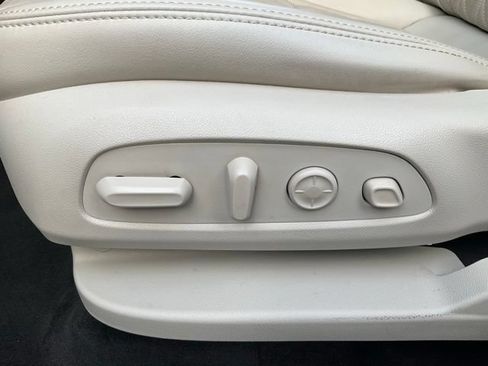 Used 2023 Buick Enclave Avenir w/ Avenir Technology Package FWD image 6
