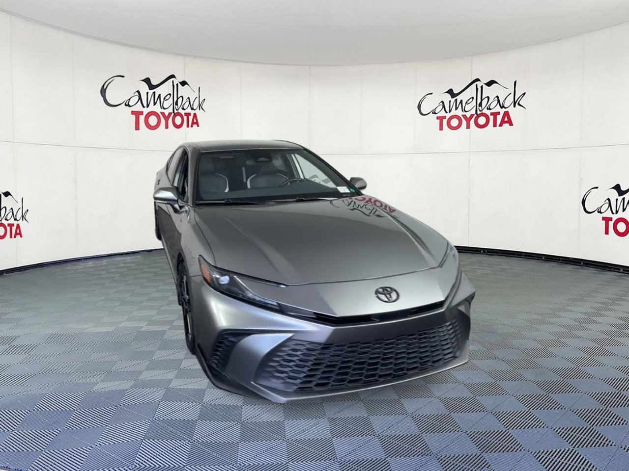 Used 2025 Toyota Camry SE FWD image 6
