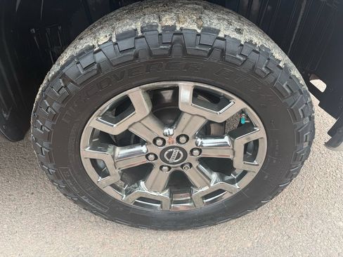 Used 2017 Nissan Titan SV AWD/4WD image 12