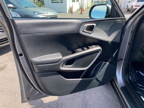 Used 2025 Kia Soul LX w/ LX Technology Package image 18