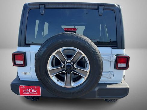 Used 2020 Jeep Wrangler Unlimited Sahara image 7