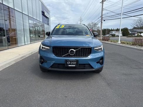 Certified 2025 Volvo XC40 B5 Plus AWD/4WD image 7