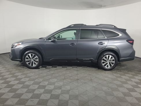 Used 2025 Subaru Outback Premium image 7