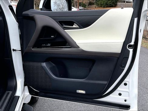 Used 2024 Lexus LX 600 4WD w/ Luxury Package image 23