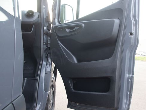Used 2023 Mercedes-Benz Sprinter 2500 image 9