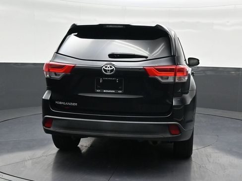 Used 2018 Toyota Highlander LE image 4