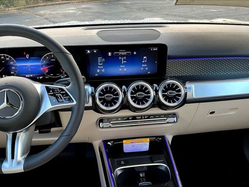 Used 2025 Mercedes-Benz GLB 250 image 6