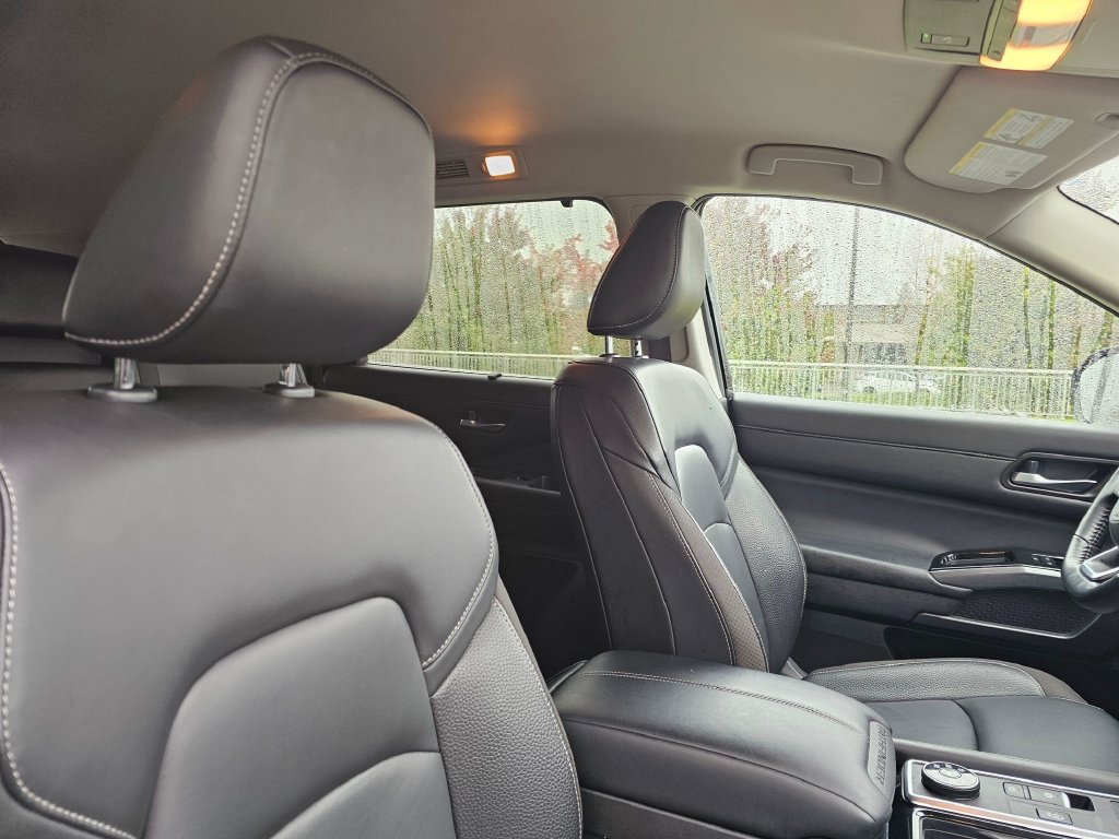 Used 2022 Nissan Pathfinder SL AWD/4WD image 11