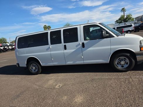 Used 2017 Chevrolet Express 3500 LT w/ LT Preferred Equipment Group RWD image 4