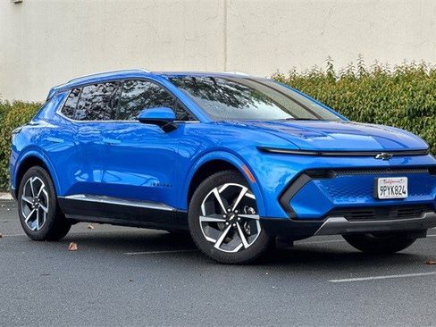 Certified 2024 Chevrolet Equinox EV LT image 2