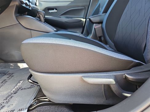 Used 2025 Nissan Versa SV w/ Trunk Package image 28