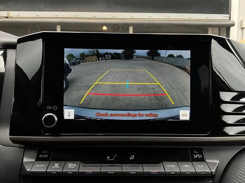 Used 2025 Toyota Camry SE image 31