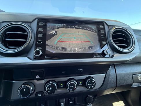 Used 2020 Toyota Tacoma SR5 AWD/4WD image 25