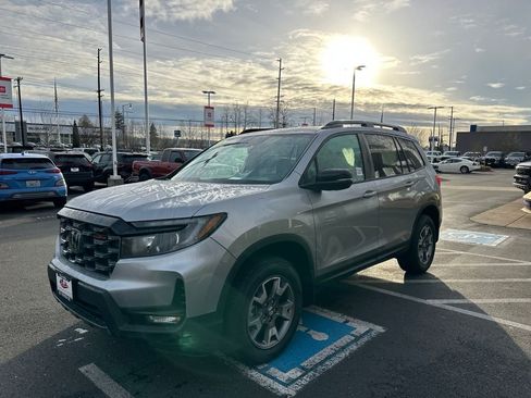 Used 2023 Honda Passport TrailSport image 7