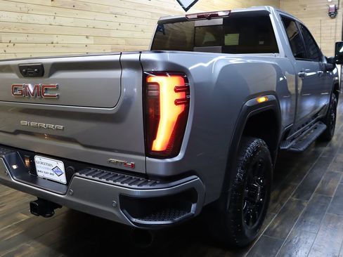 Used 2025 GMC Sierra 2500 AT4 w/ AT4 Preferred Package AWD/4WD image 5