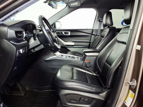 Used 2021 Ford Explorer XLT w/ Equipment Group 202A AWD/4WD image 7