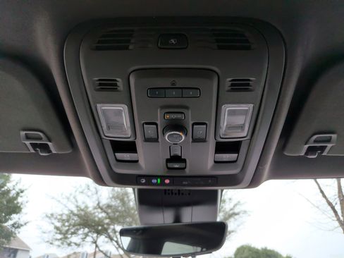 Used 2023 GMC Yukon Denali w/ Advanced Technology Package image 31