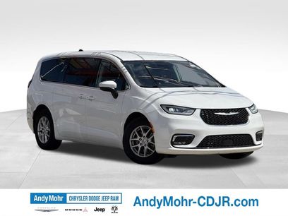 Used 2023 Chrysler Pacifica Touring-L