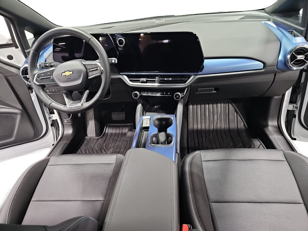 Used 2025 Chevrolet Equinox EV LT w/ LPO, All-Weather Mat Package FWD image 9